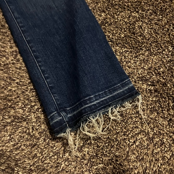 Mother The Insider Crop Undone Hem in Medium Kitty Dark Wash Ankle Cropped - Picture 4 of 9